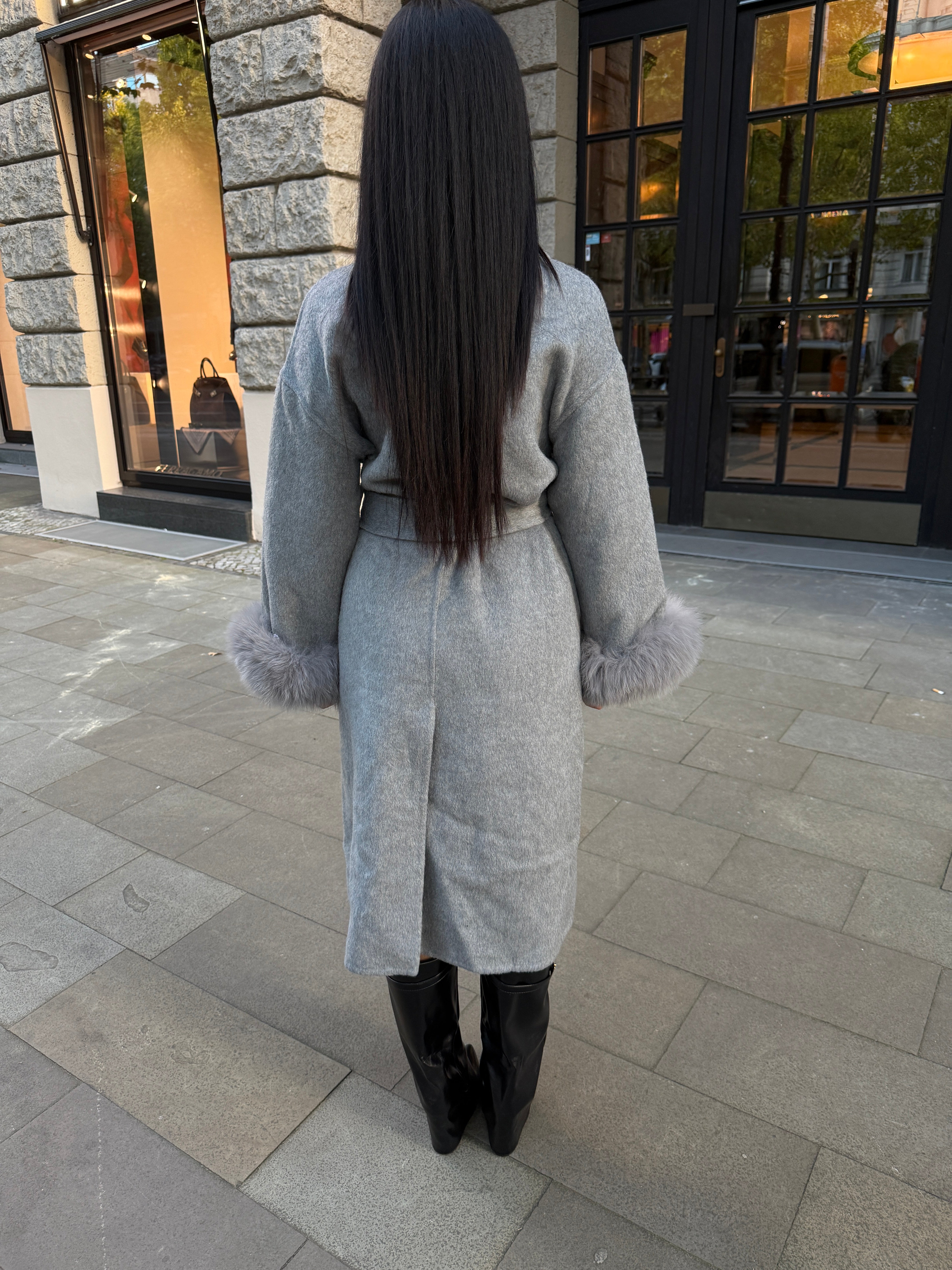 Langer Wollmantel mit Fell