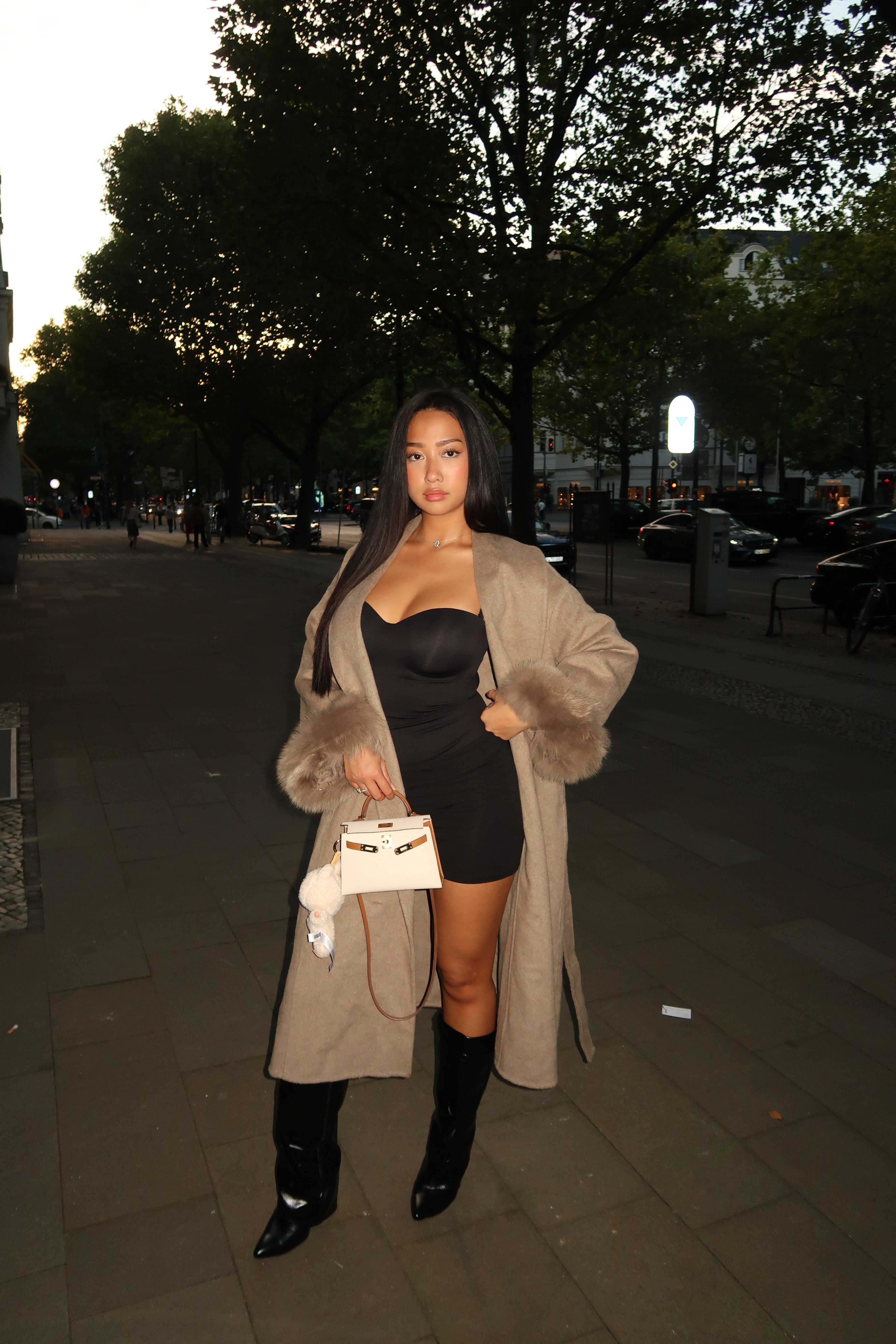 Langer Wollmantel mit Fell