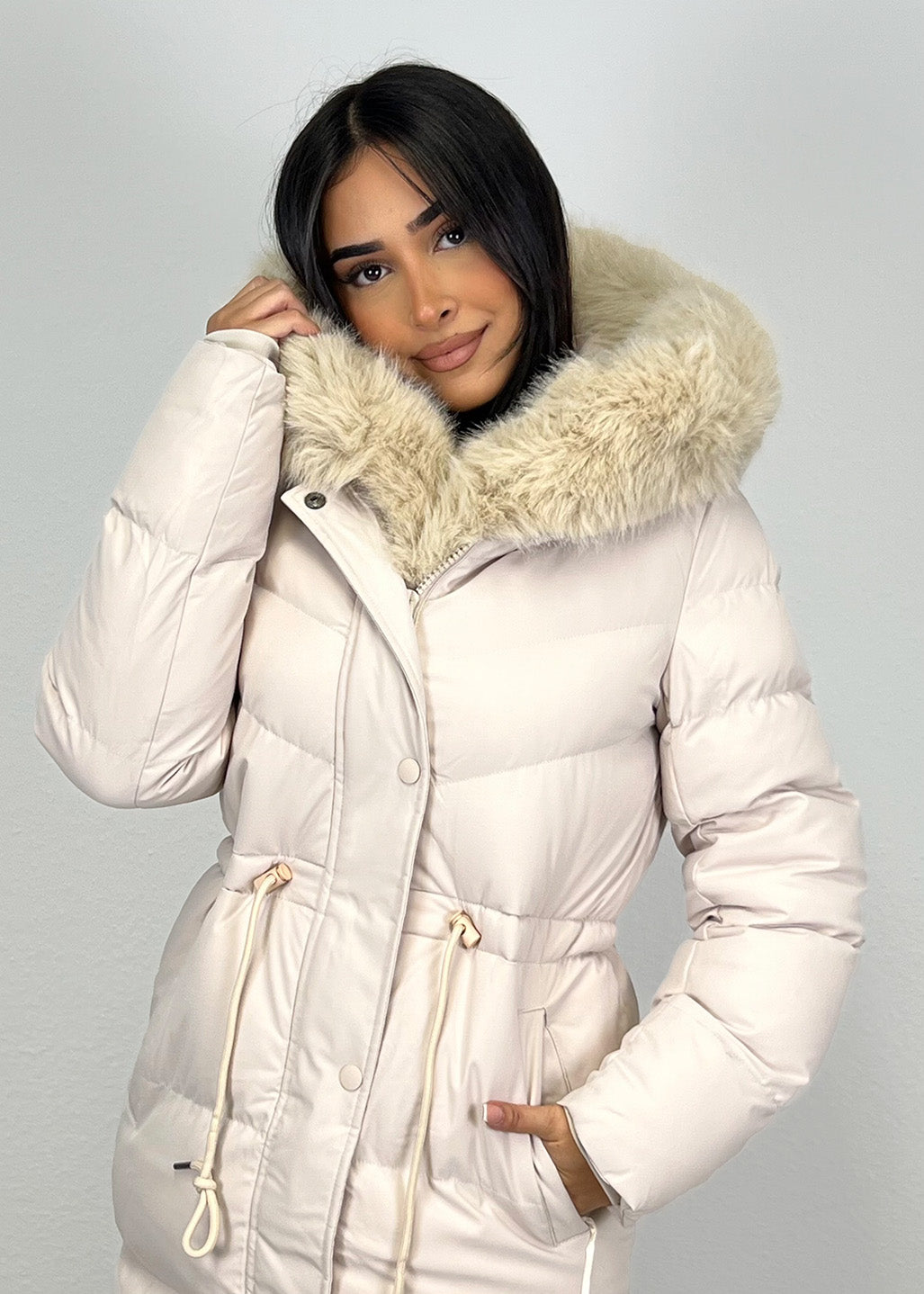 Langer Parka mit Kunstfell