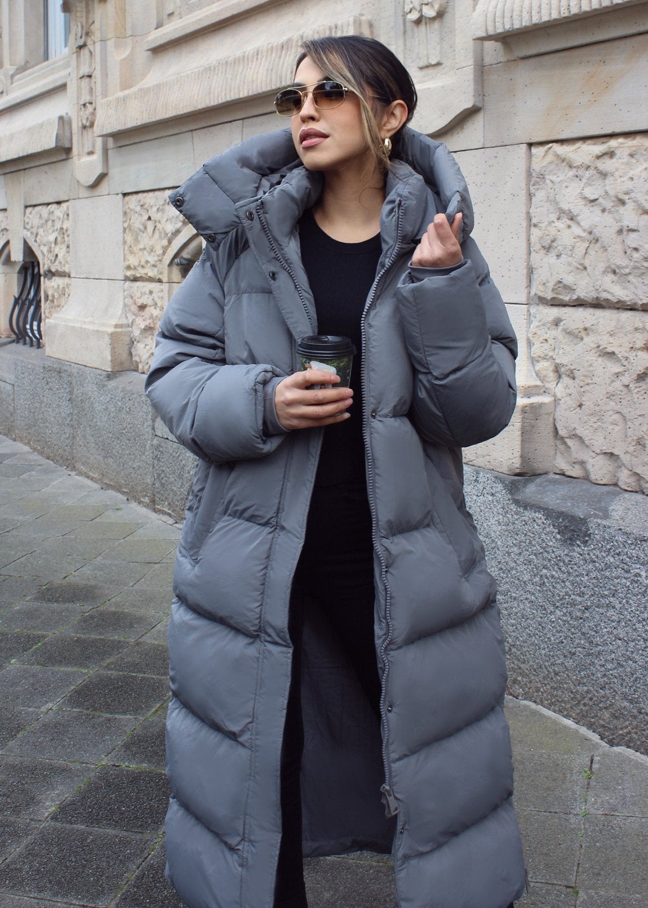 Langer Steppmantel mit Kapuze