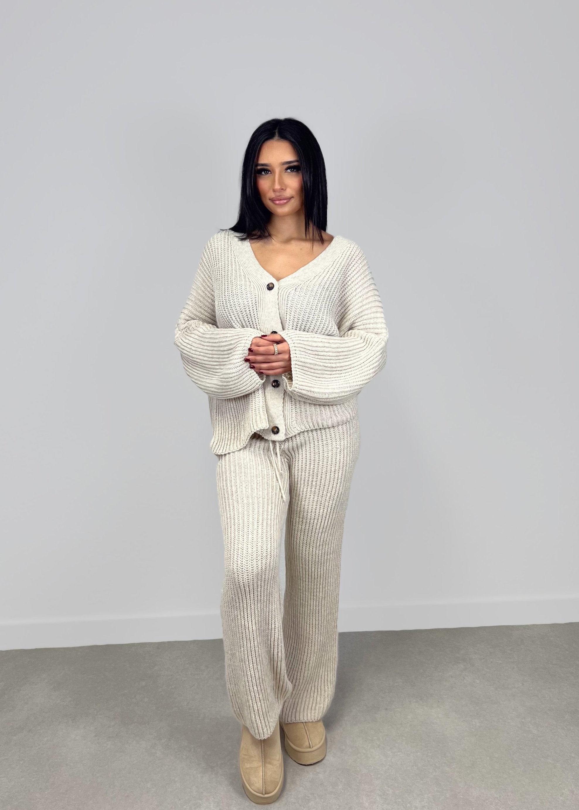 Strick-Set aus Cardigan und Hose