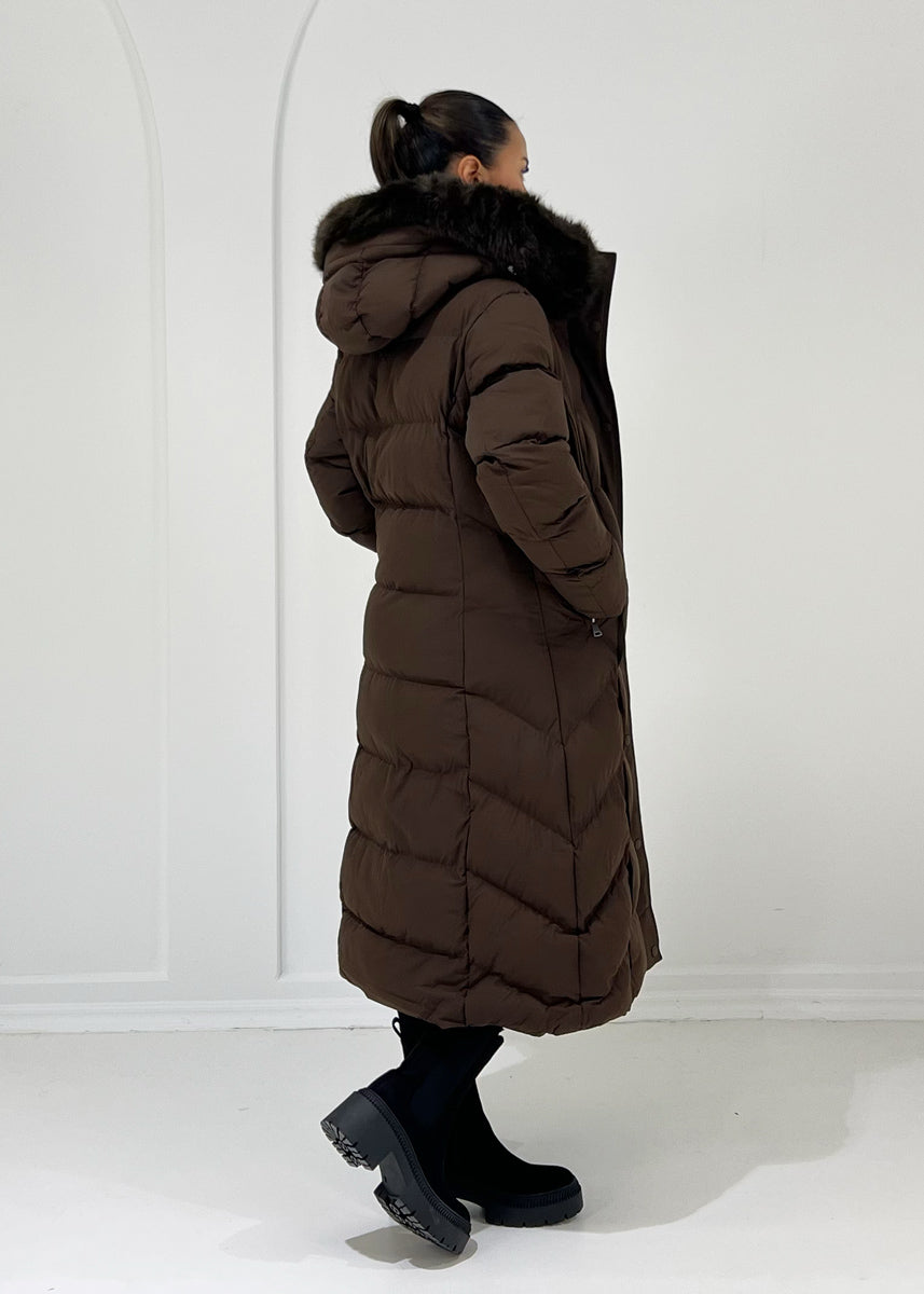 Langer Steppmantel mit Kunstfellkapuze