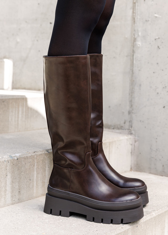 Kniehohe Plateaustiefel