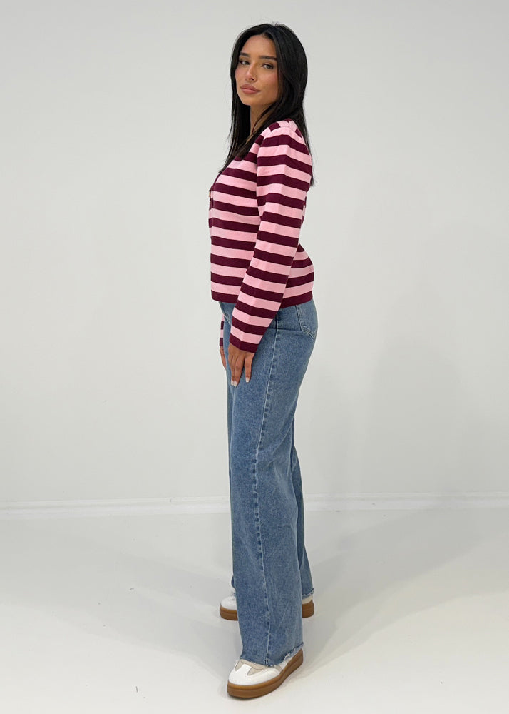 Gestreiftes Oberteil mit Zierknopf