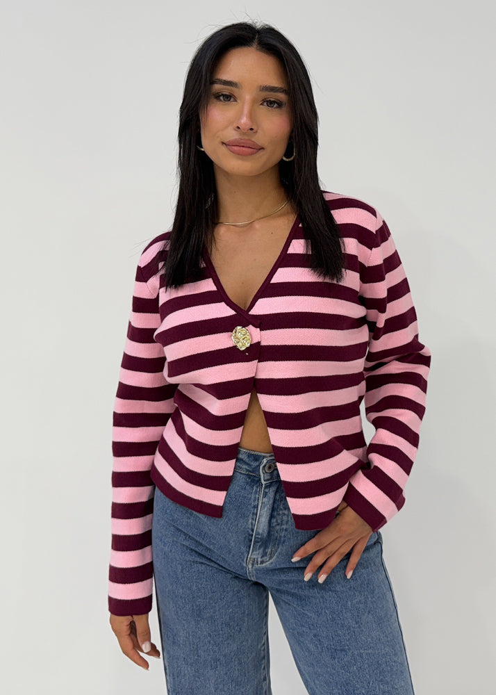 Gestreiftes Oberteil mit Zierknopf