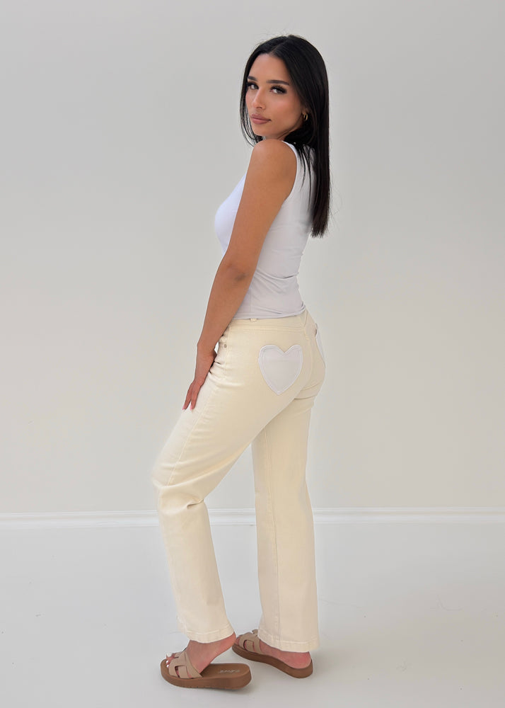 Jeans mit Herz-Patch