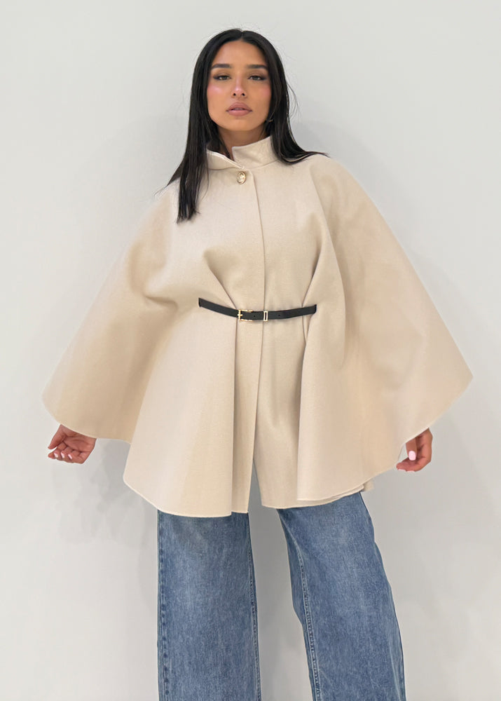 Kurzer Mantel mit Gürtel