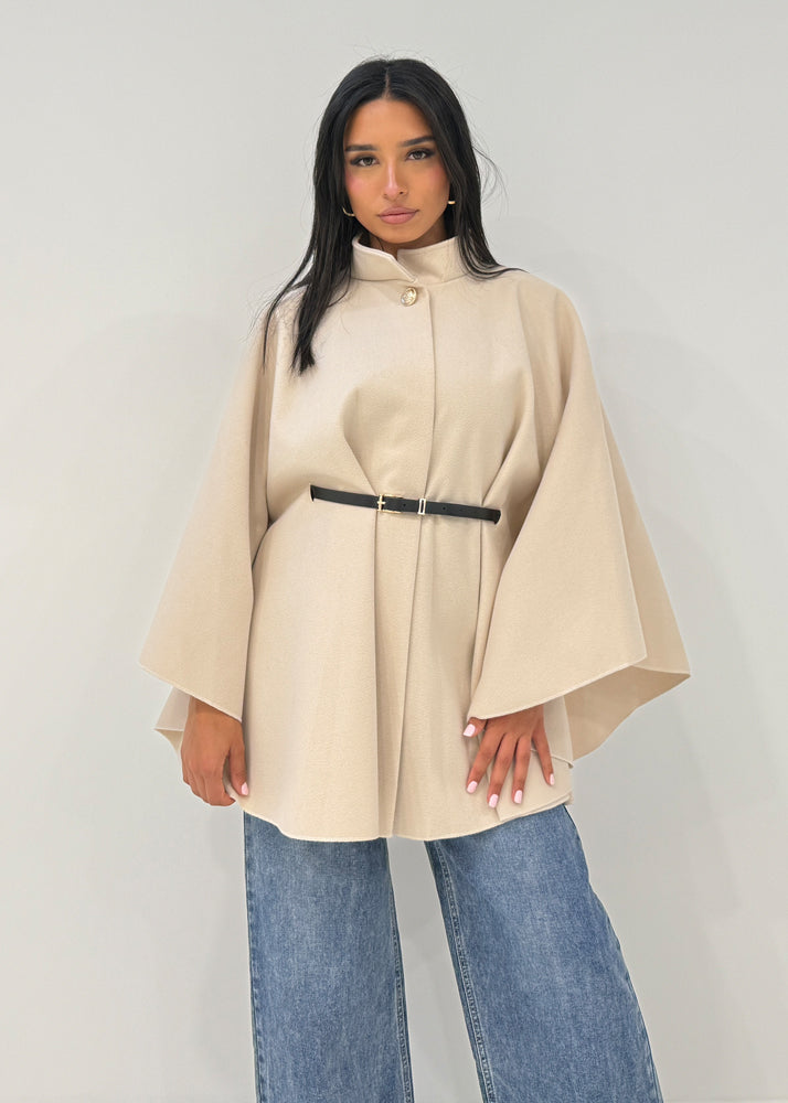 Kurzer Mantel mit Gürtel