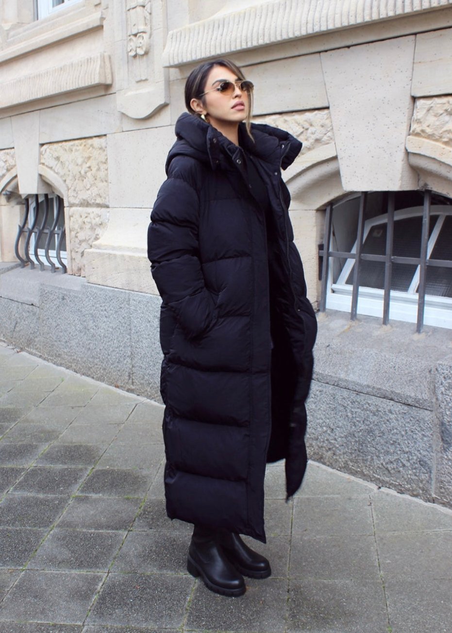 Langer Steppmantel mit Kapuze