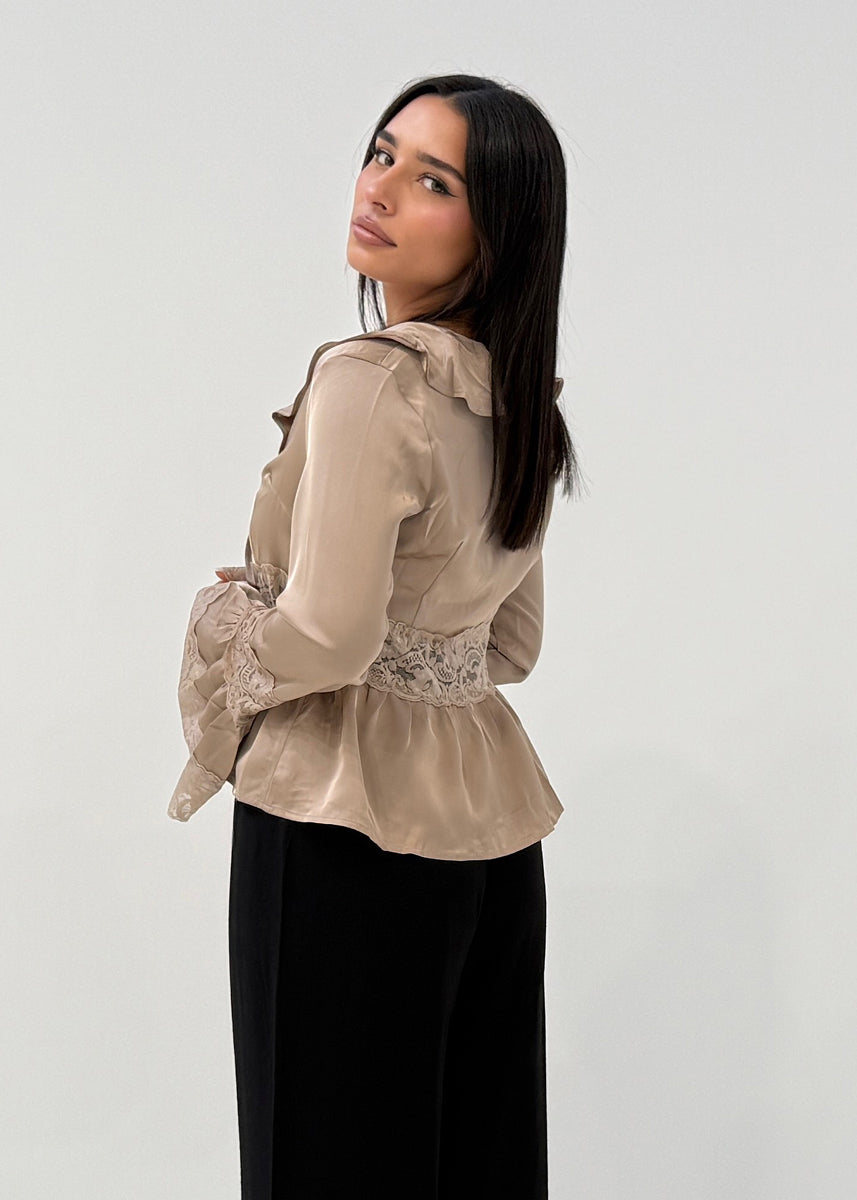 Satinbluse mit Spitze