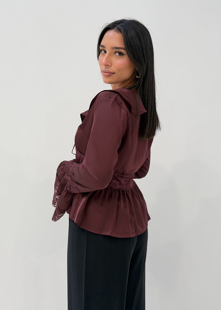 Satinbluse mit Spitze