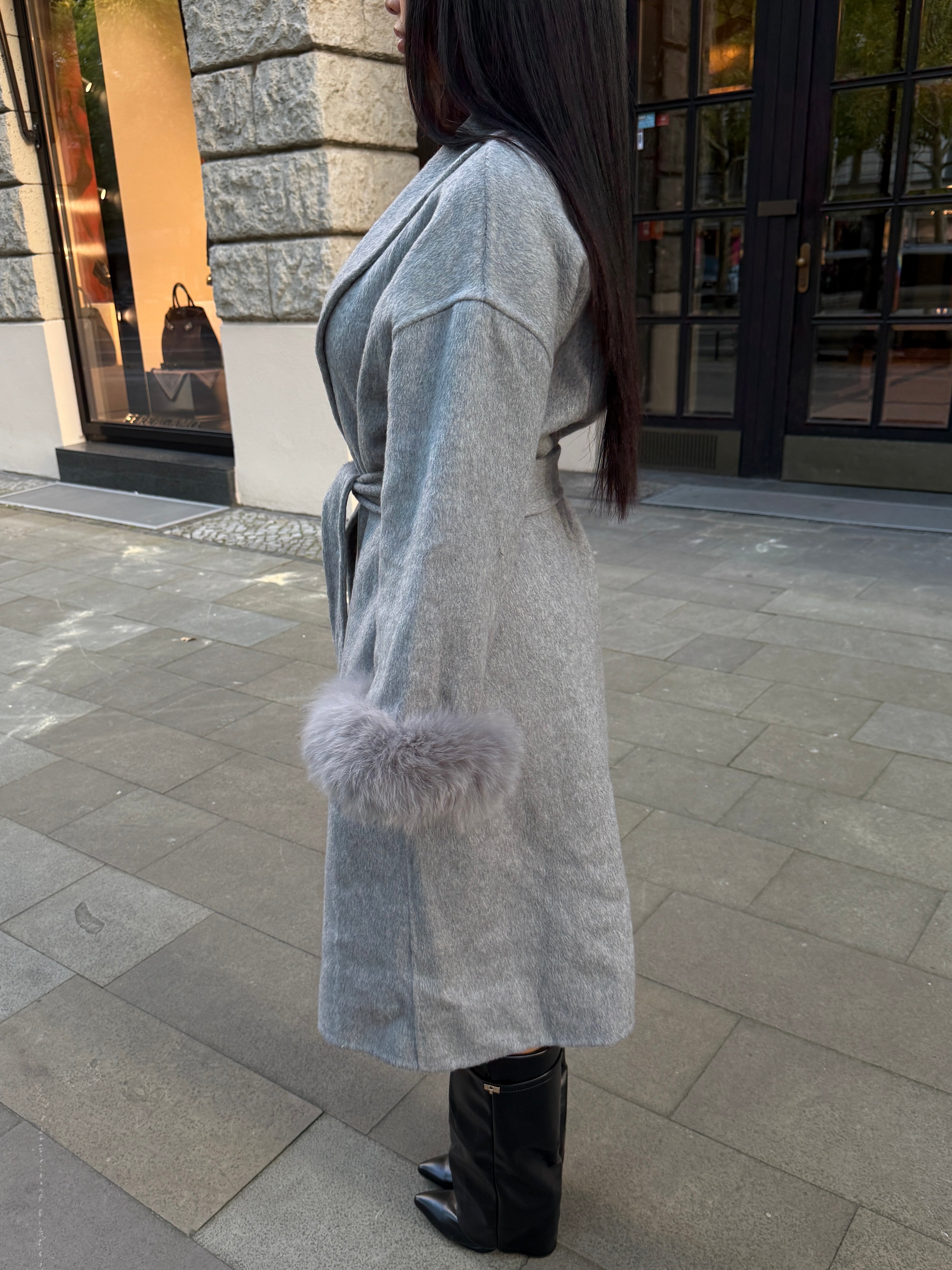 Langer Wollmantel mit Fell