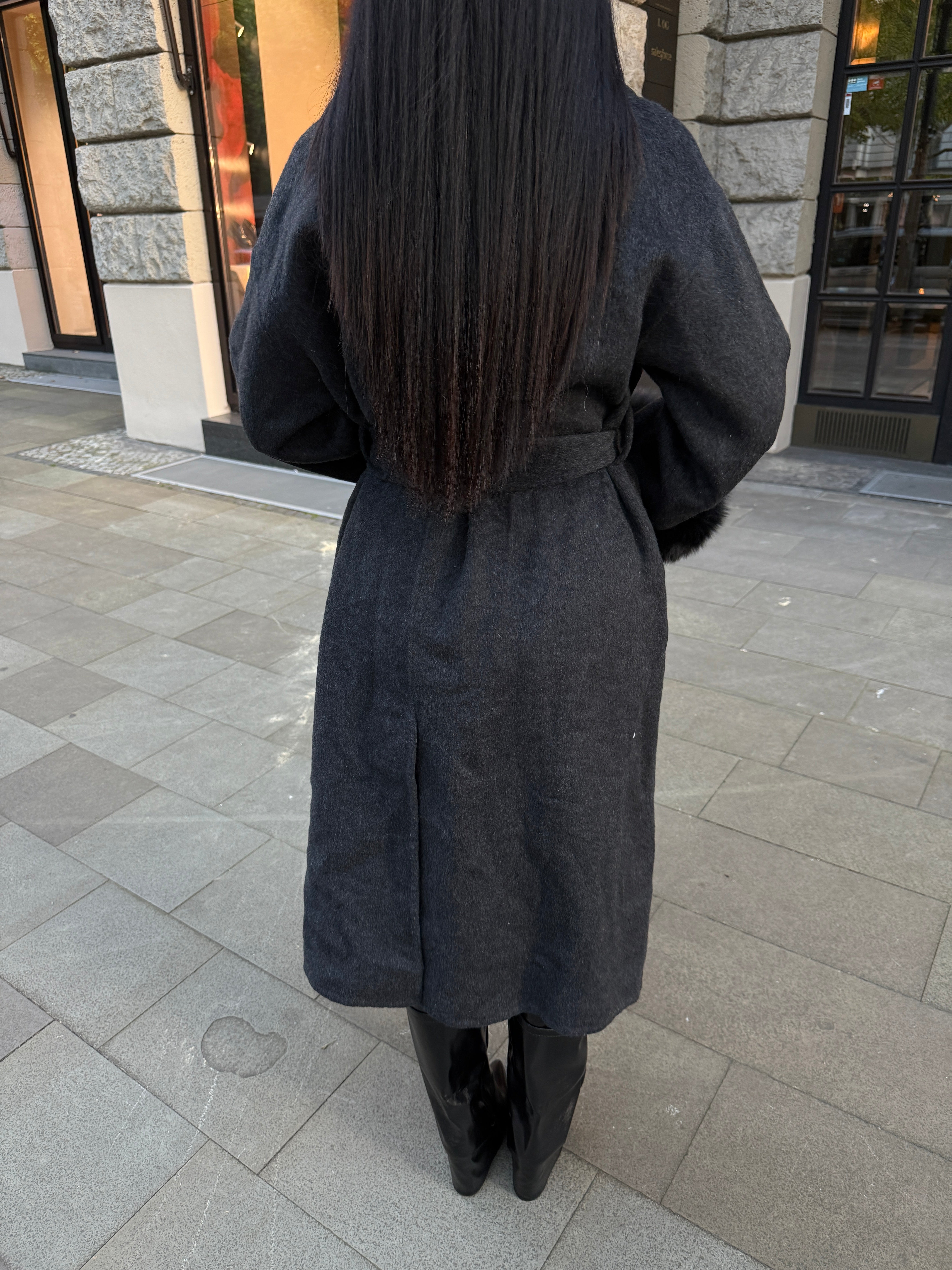 Langer Wollmantel mit Fell