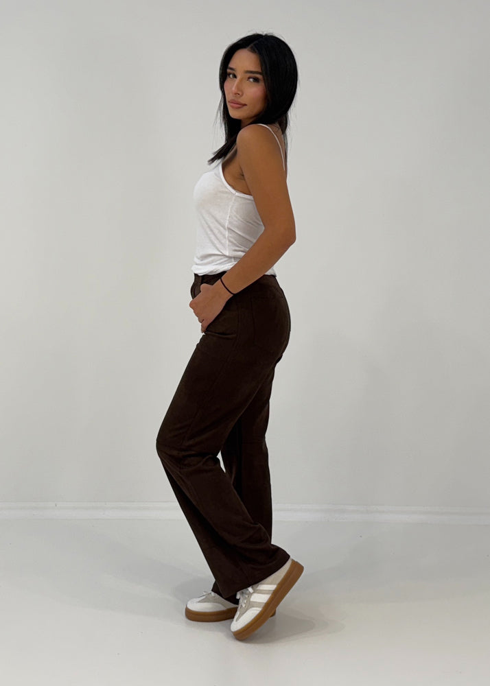 Hose in Wildlederoptik