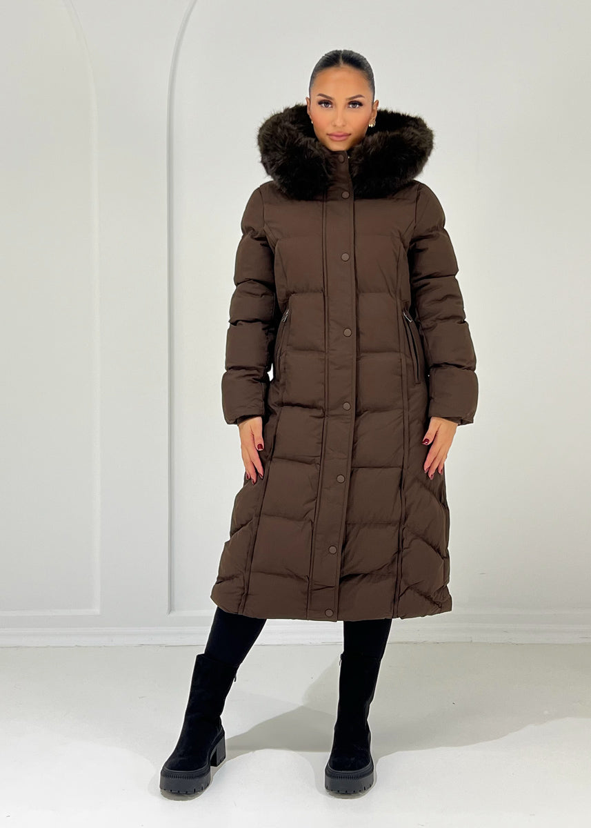 Langer Steppmantel mit Kunstfellkapuze