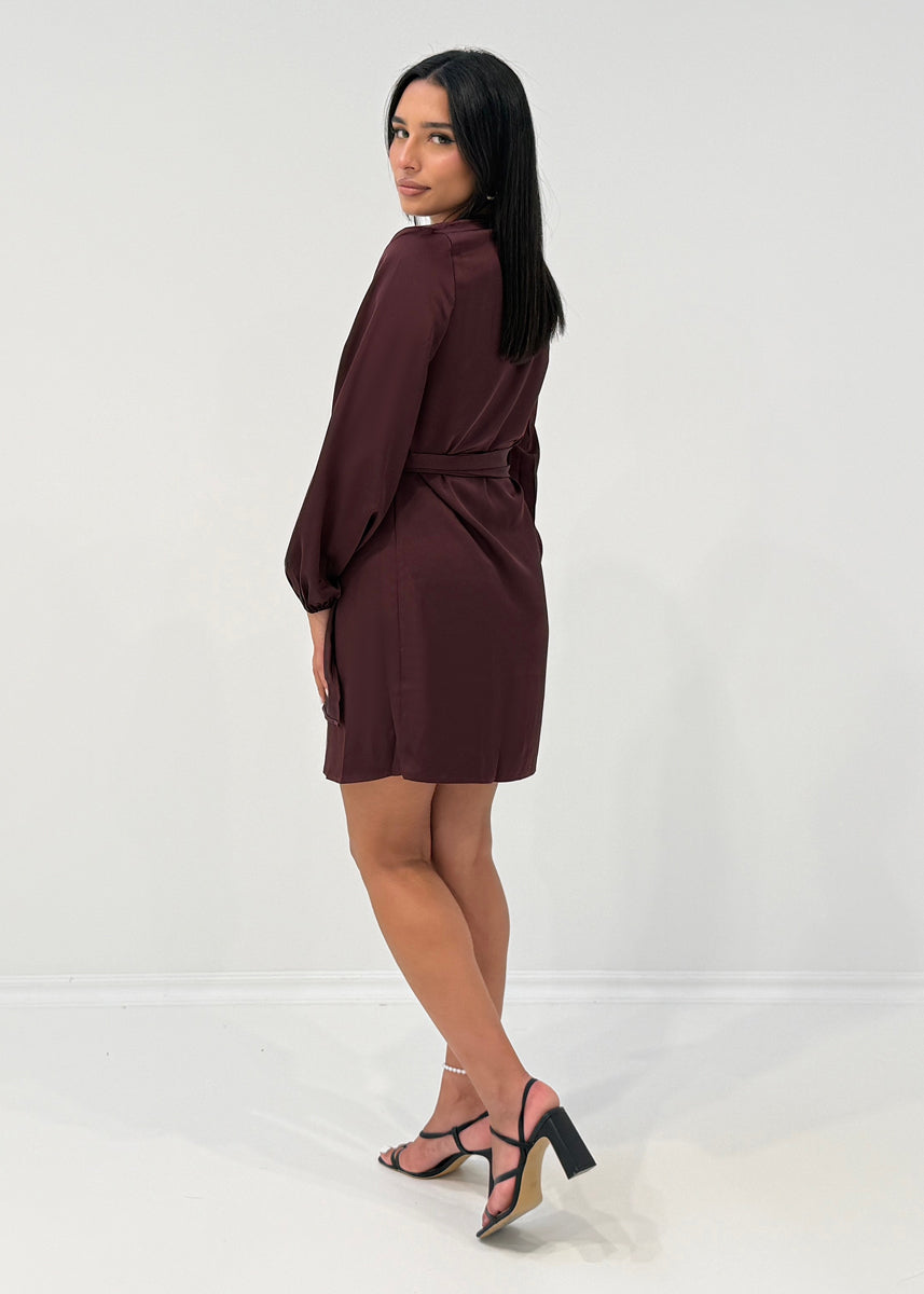 Satinkleid in Wickeloptik