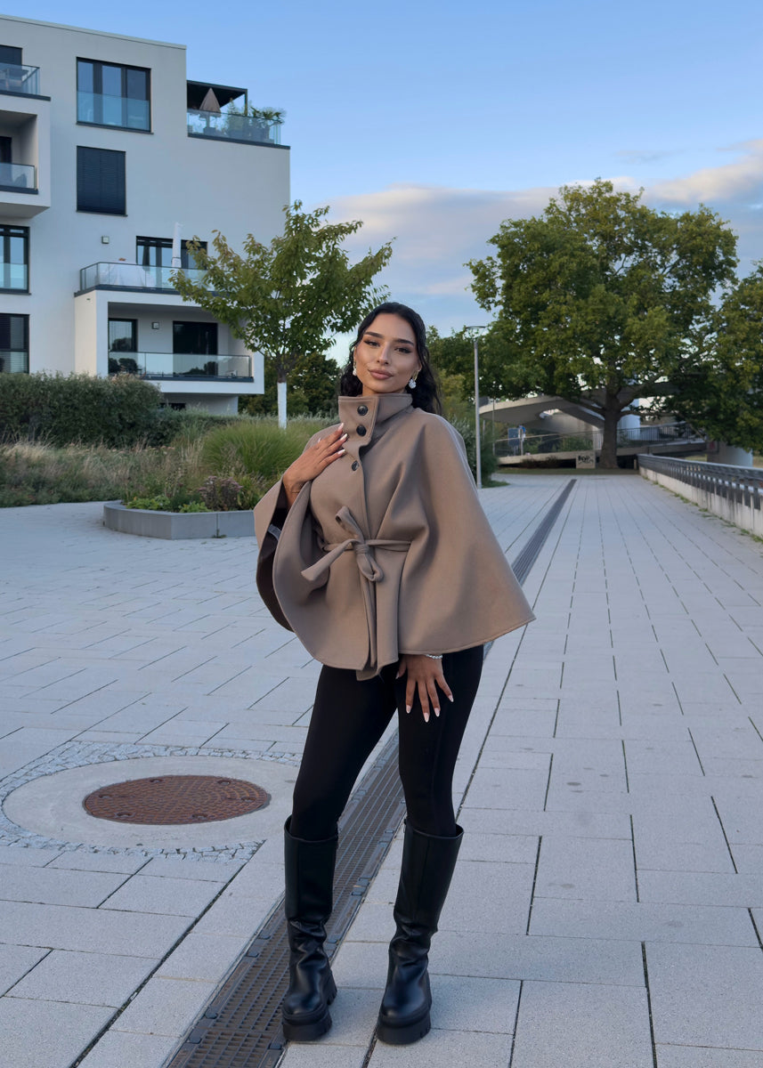 Cape Mantel mit Bindegürtel