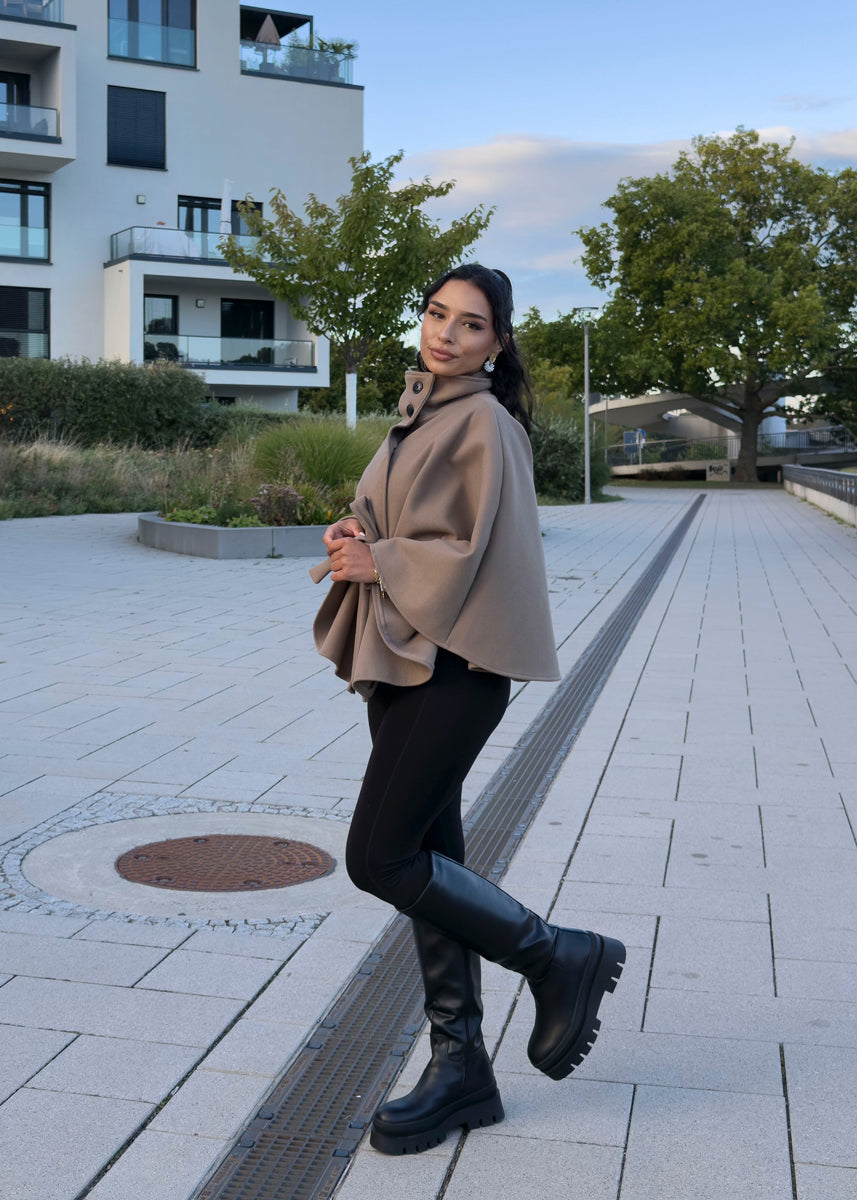 Cape Mantel mit Bindegürtel