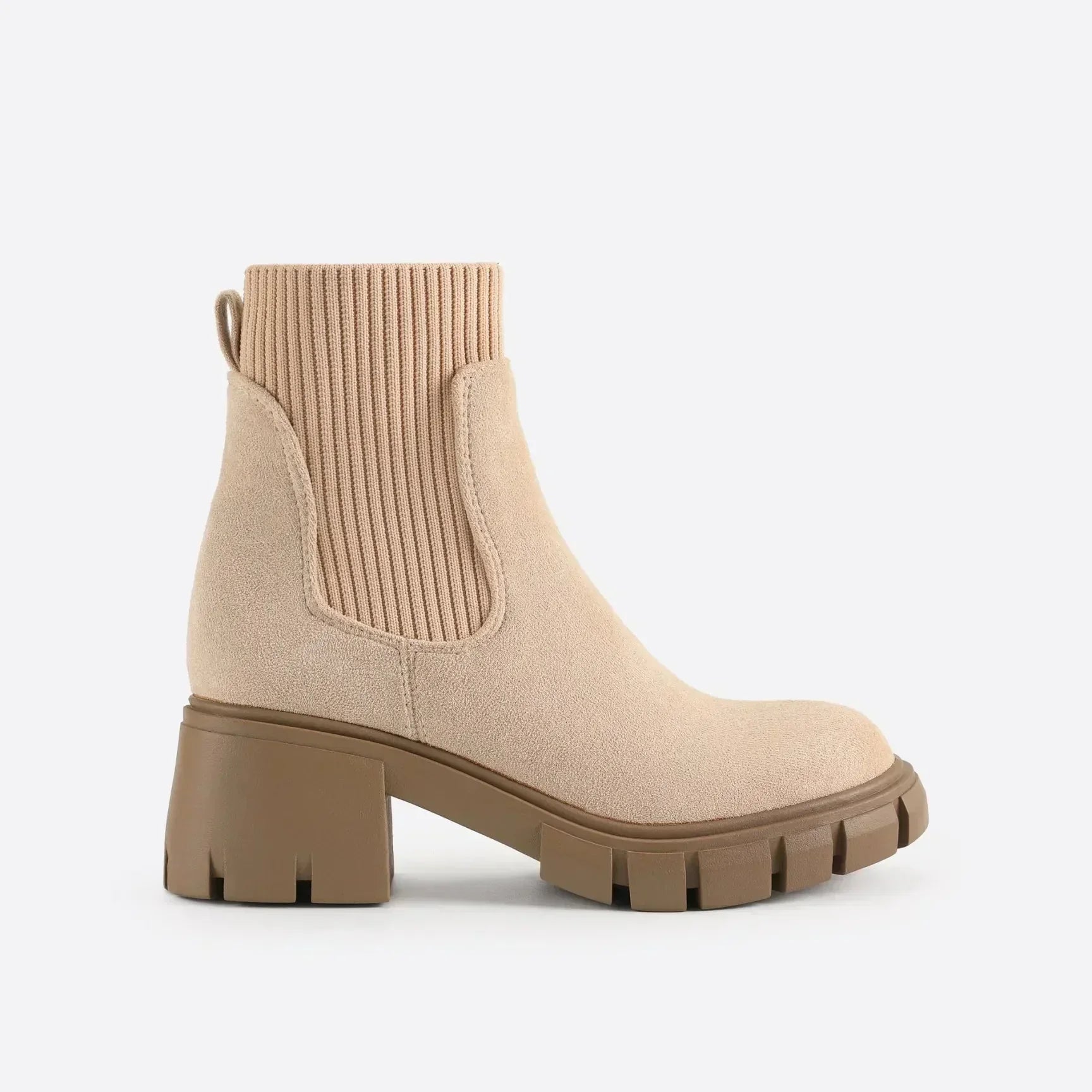 '- Chelsea Boots