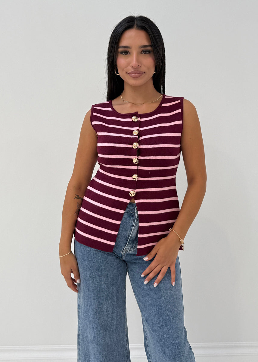 Gestreifte Strickweste mit goldenen Knöpfen