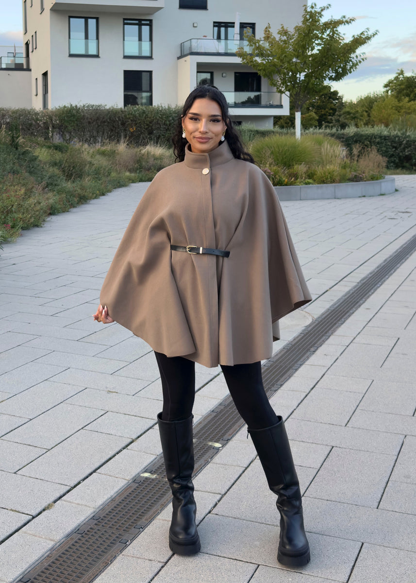 Kurzer Mantel mit Gürtel