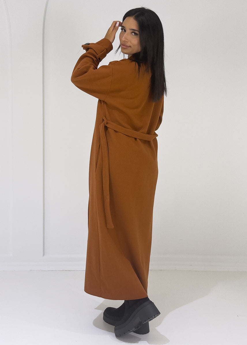 Langer Mantel mit Knöpfen