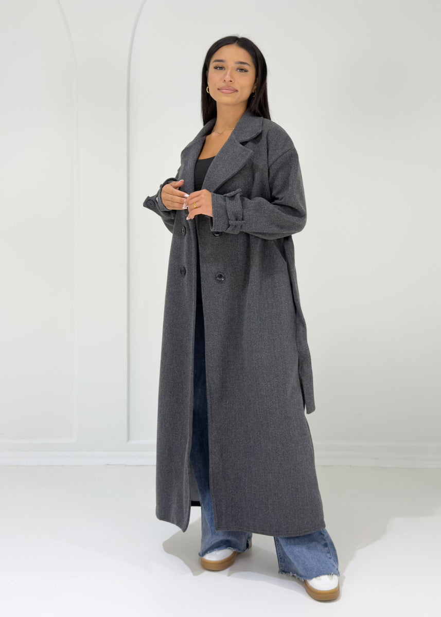 Langer Mantel mit Knöpfen