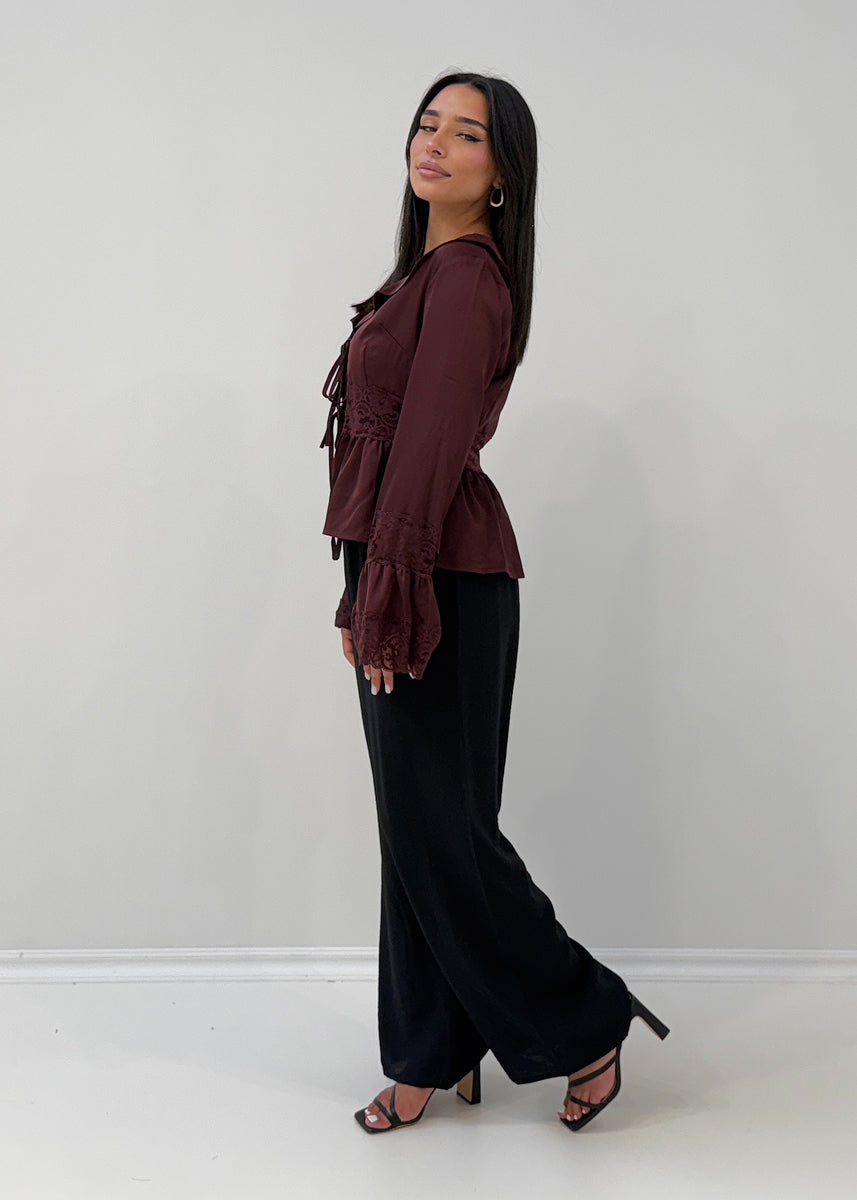 Satinbluse mit Spitze